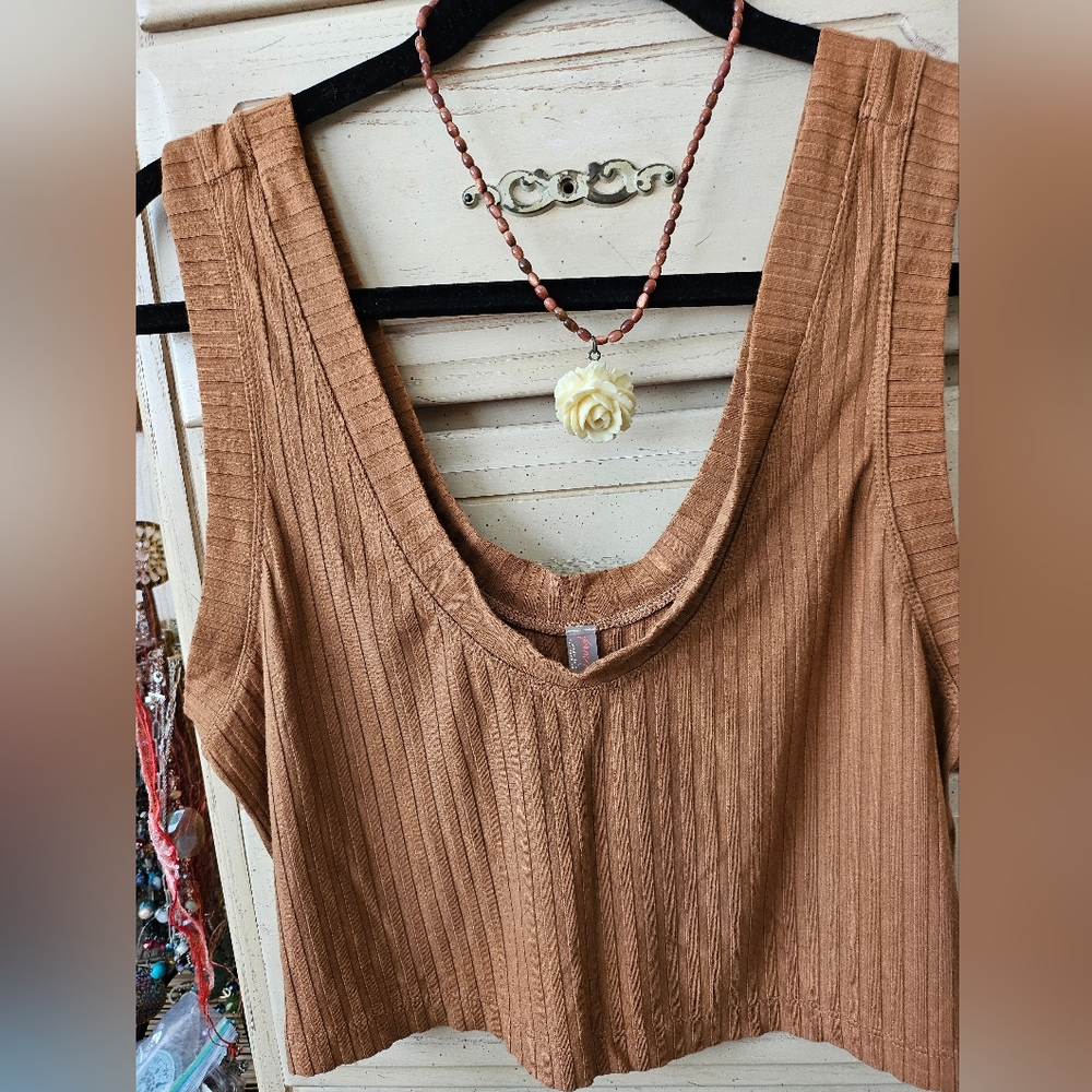 Free People 🌼Crop Muscle Top🤎Camel Size Lg NWOT